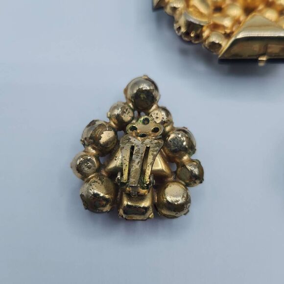 Juliana D & E Round Embellished Brooch & Triangle Clip-on Earrings Set Red - Picture 8 of 13